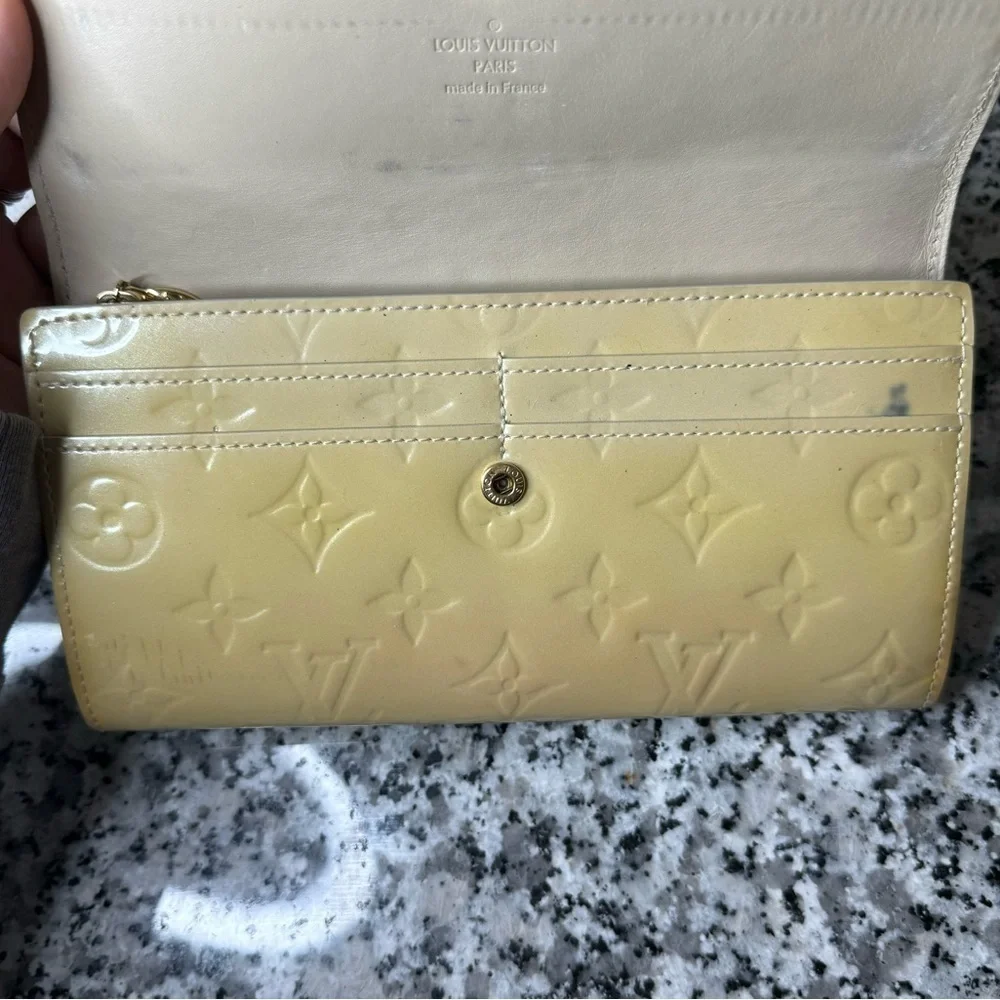 Louis Vuitton TN0181 2011 Vintage Vernis Patent Leather Sarah Wallet AUTHENTIC